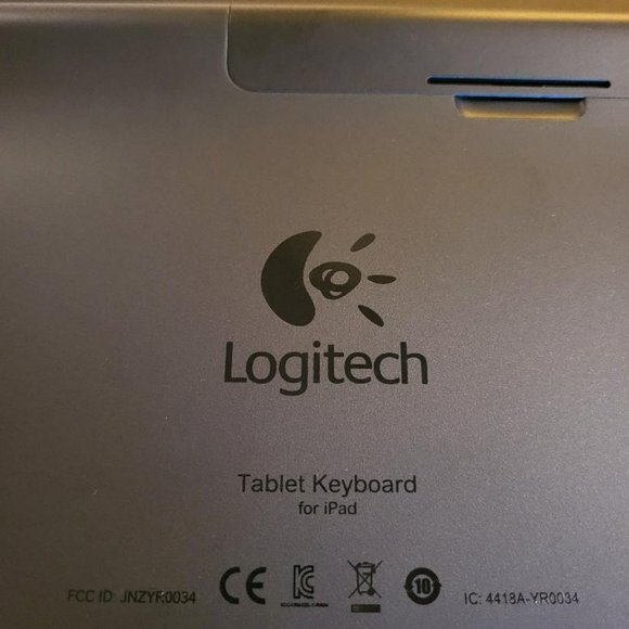 Logitech Bluetooth Tablet Keyboard for iPad - Battery Powered - Picture 6 of 7